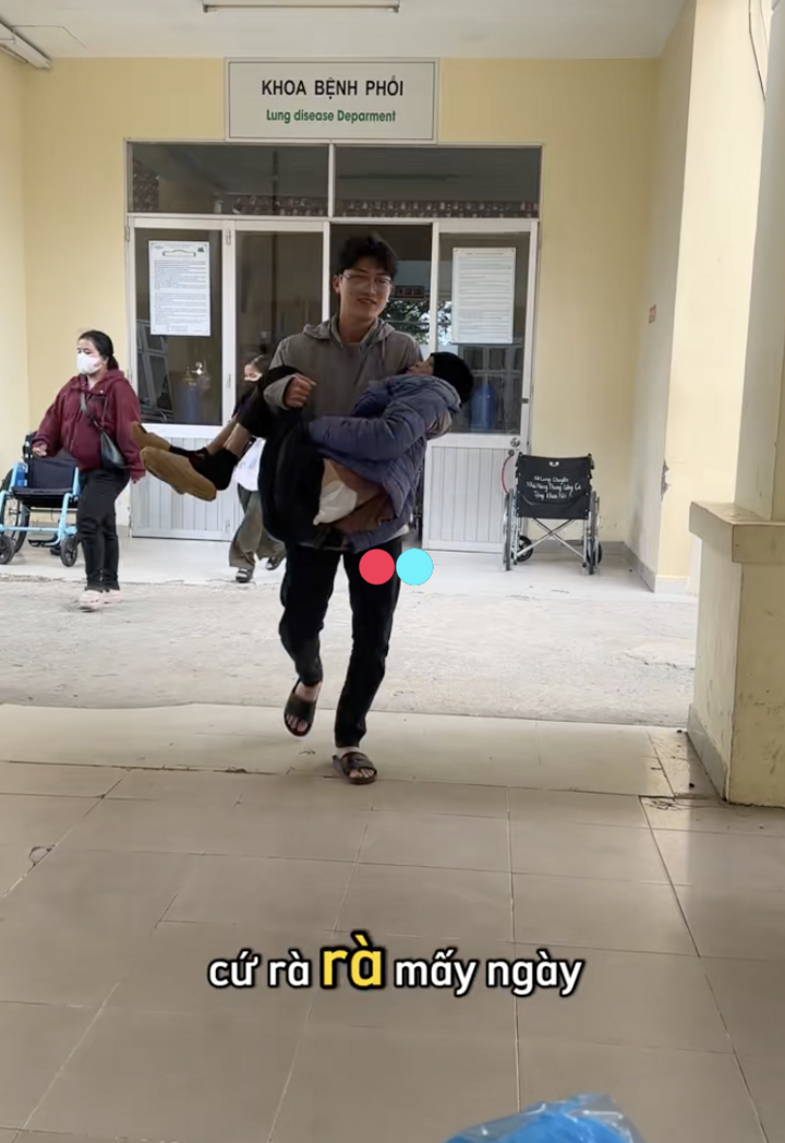 Cháu trai gen Z bỏ việc về quê chăm bà bệnh nặng khiến người dùng TikTok rơi lệ - 7