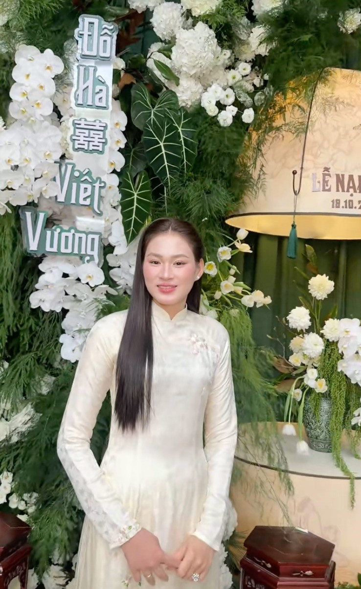 Chị gái sống kín tiếng lộ diện cực xinh đẹp trong đám cưới của Đỗ Thị Hà