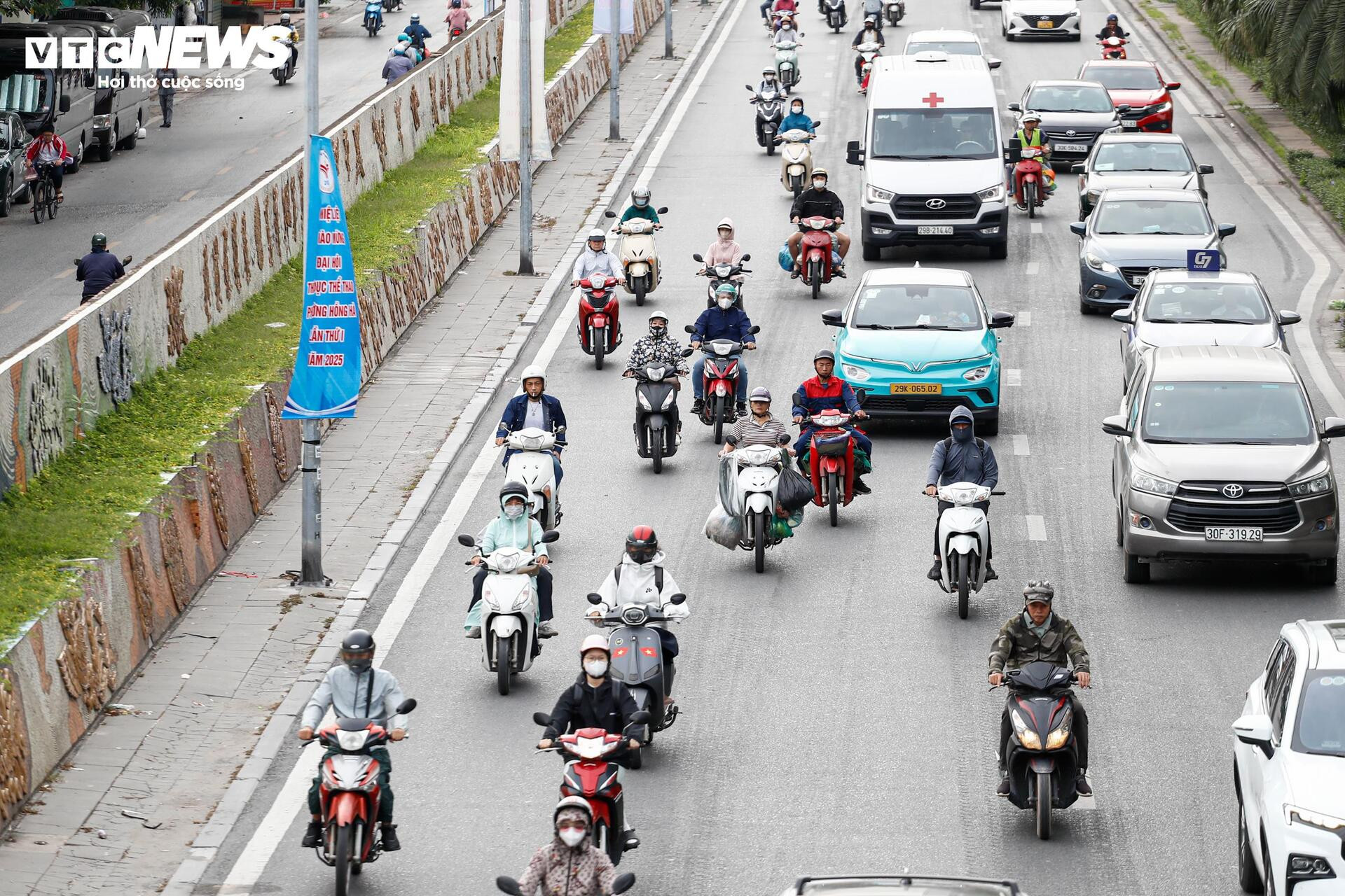 Người Hà Nội xuýt xoa đón gió lạnh đầu mùa - 8