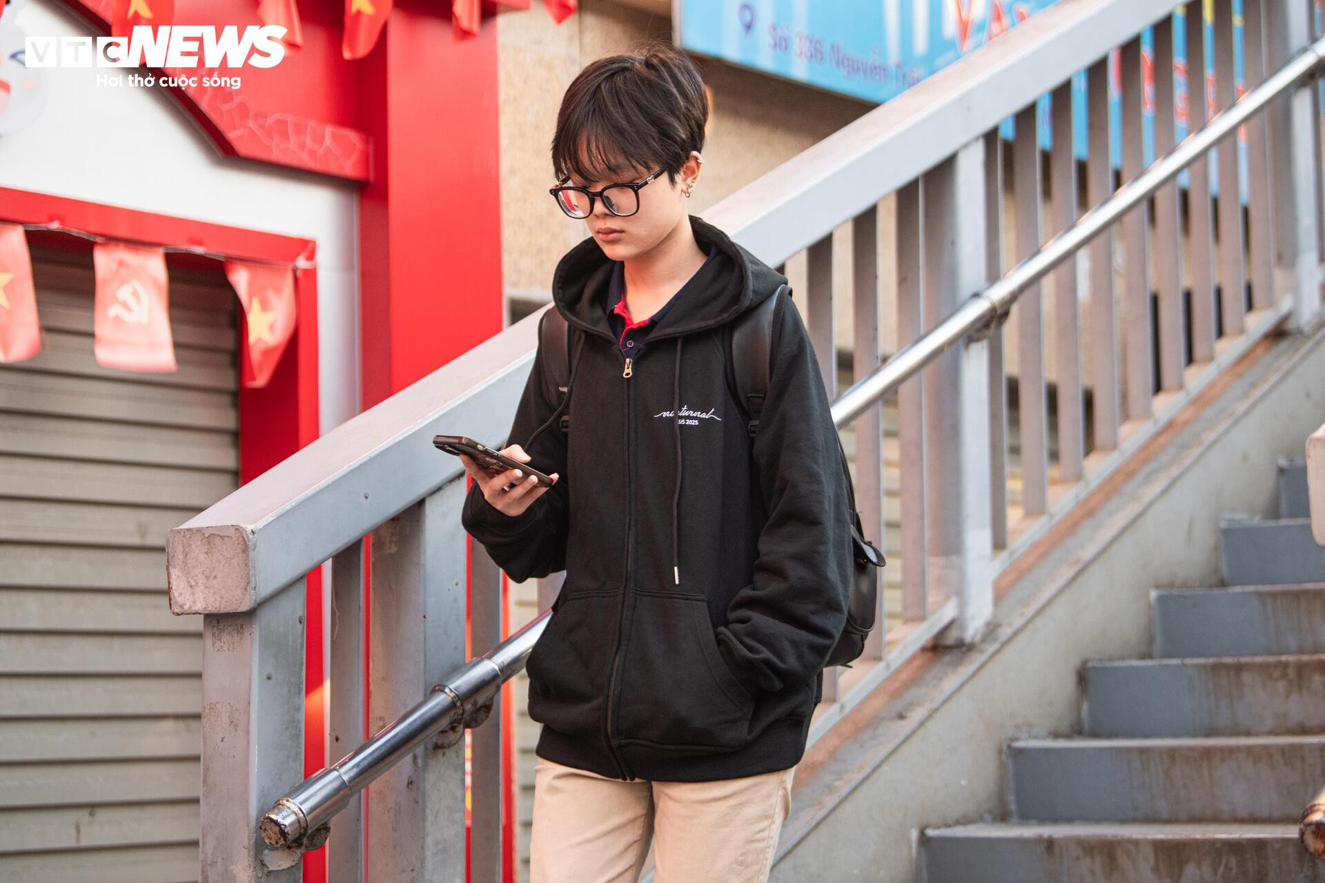 Người Hà Nội xuýt xoa đón gió lạnh đầu mùa - 15