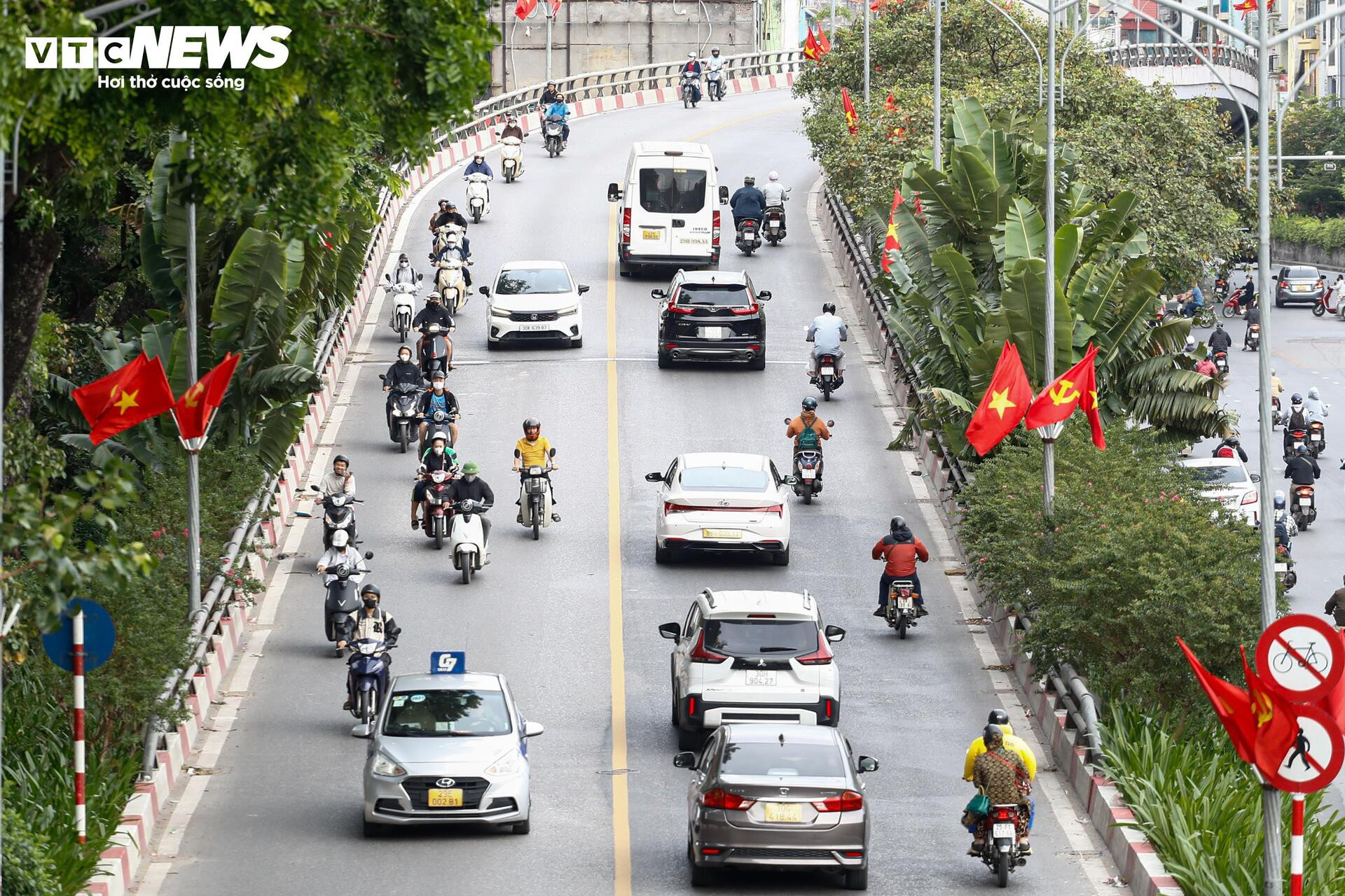 Người Hà Nội xuýt xoa đón gió lạnh đầu mùa - 9