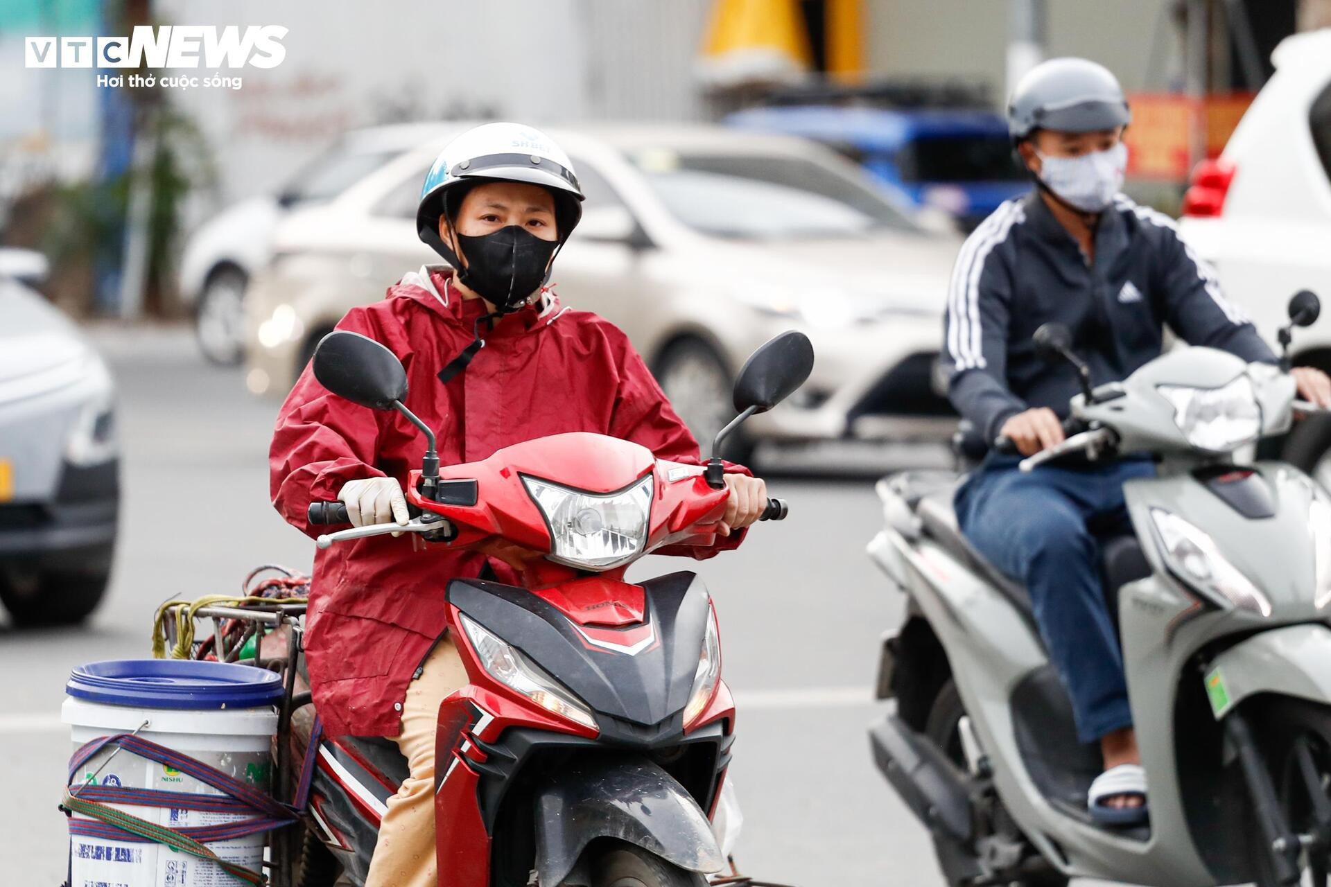 Người Hà Nội xuýt xoa đón gió lạnh đầu mùa - 12