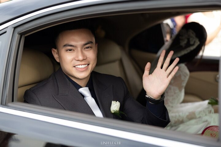 Sau lễ vu quy, đoàn nhà trai rước cô dâu từ Thanh Hóa vào Quảng Trị để làm lễ gia tiên tại tư gia. Buổi tối cùng ngày, hôn lễ của cặp đôi dự kiến diễn ra tại khu vực bên bờ sông Nhật Lệ trên diện tích hơn 2.000 m², đón hàng nghìn khách mời.