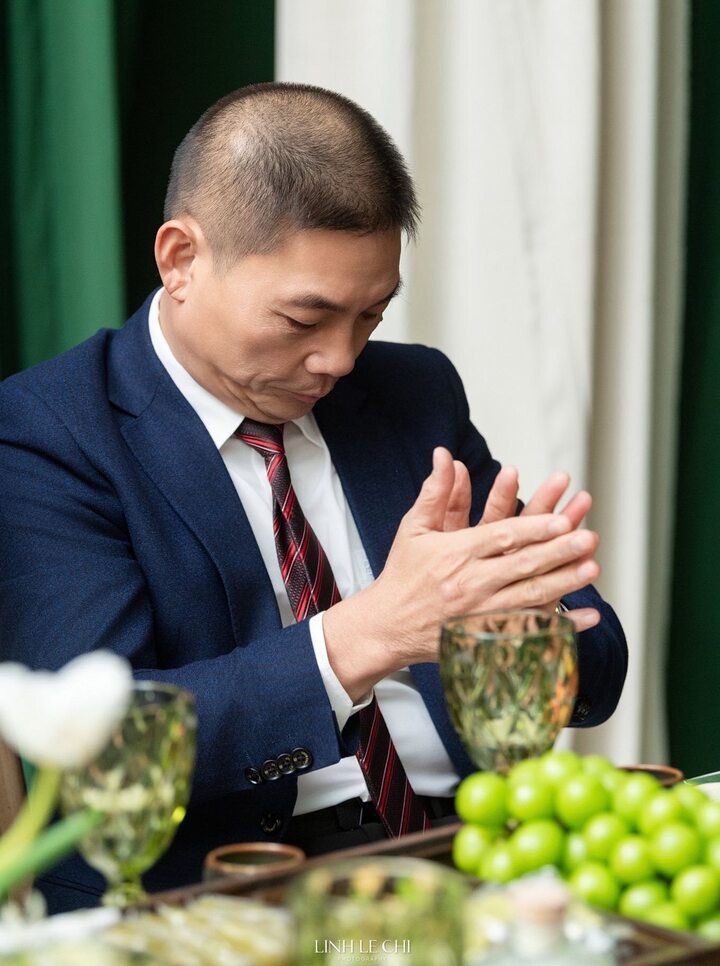 Trước đó, trong lễ ăn hỏi, bố chồng Hoa hậu Đỗ Thị Hà cũng chia sẻ: