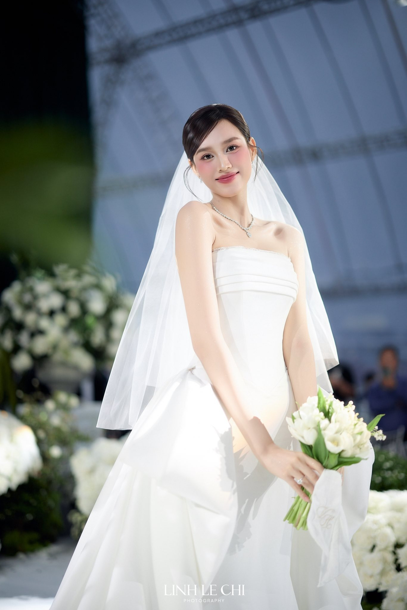 3 bộ váy cưới đẹp xuất sắc Đỗ Thị Hà mặc trong hôn lễ