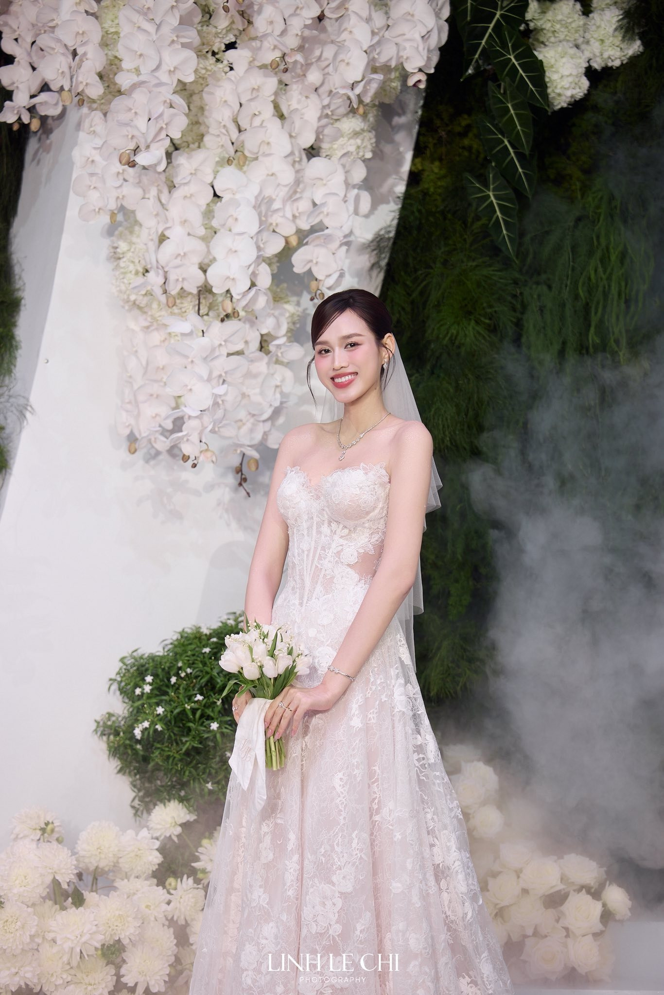 3 bộ váy cưới đẹp xuất sắc Đỗ Thị Hà mặc trong hôn lễ