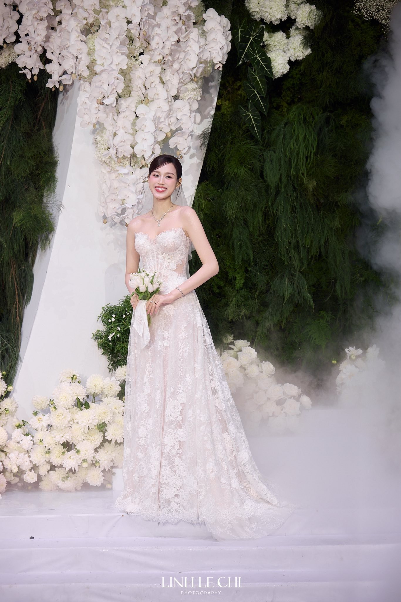 3 bộ váy cưới đẹp xuất sắc Đỗ Thị Hà mặc trong hôn lễ