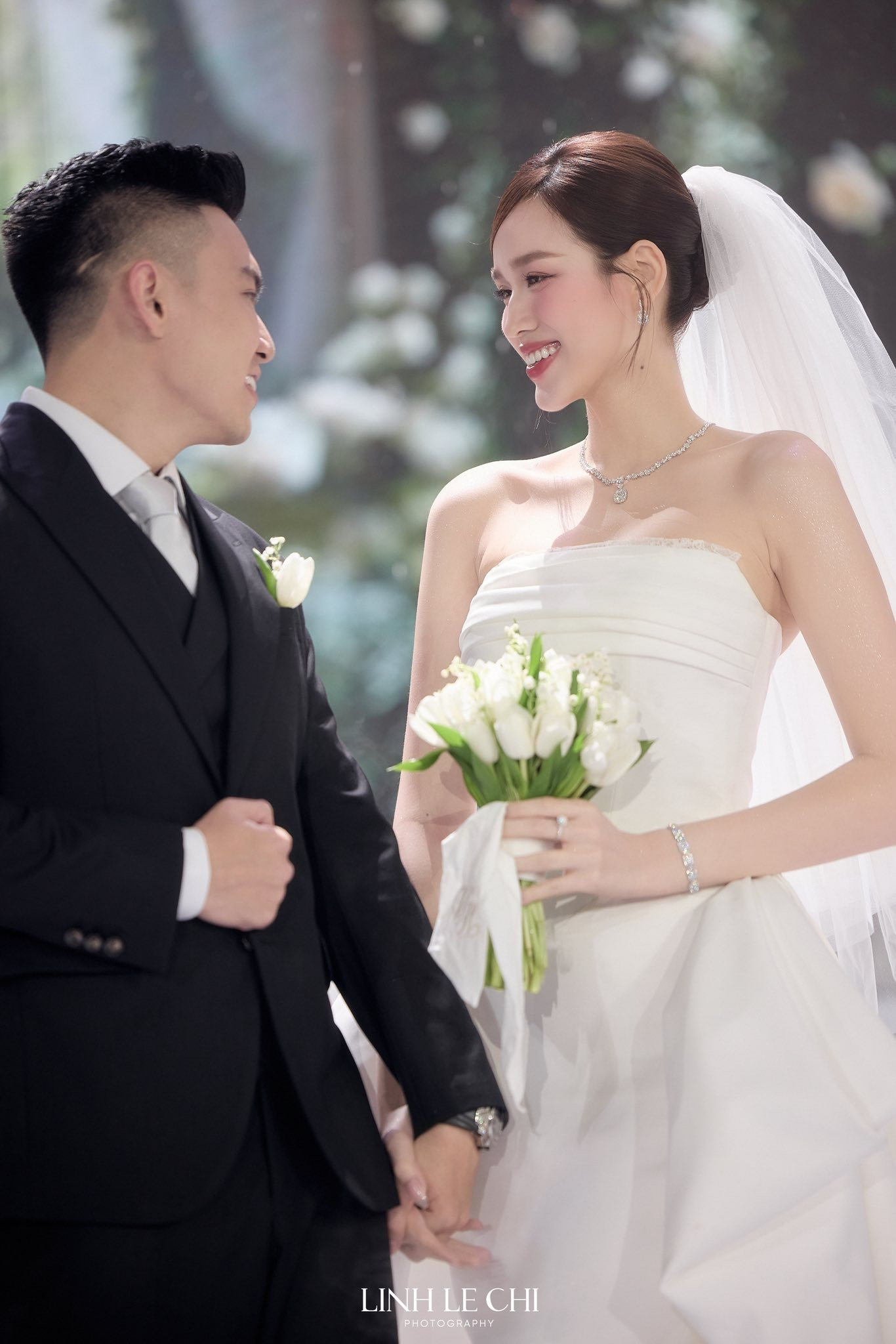 3 bộ váy cưới đẹp xuất sắc Đỗ Thị Hà mặc trong hôn lễ