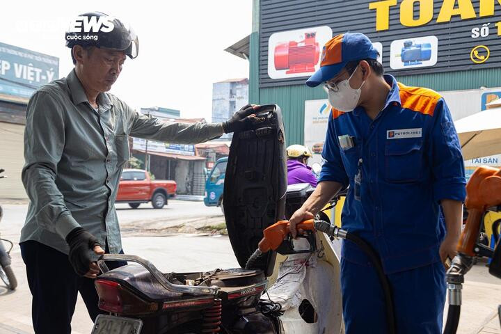 Giá xăng dầu chiều nay đồng loạt giảm. (Ảnh: Minh Đức).