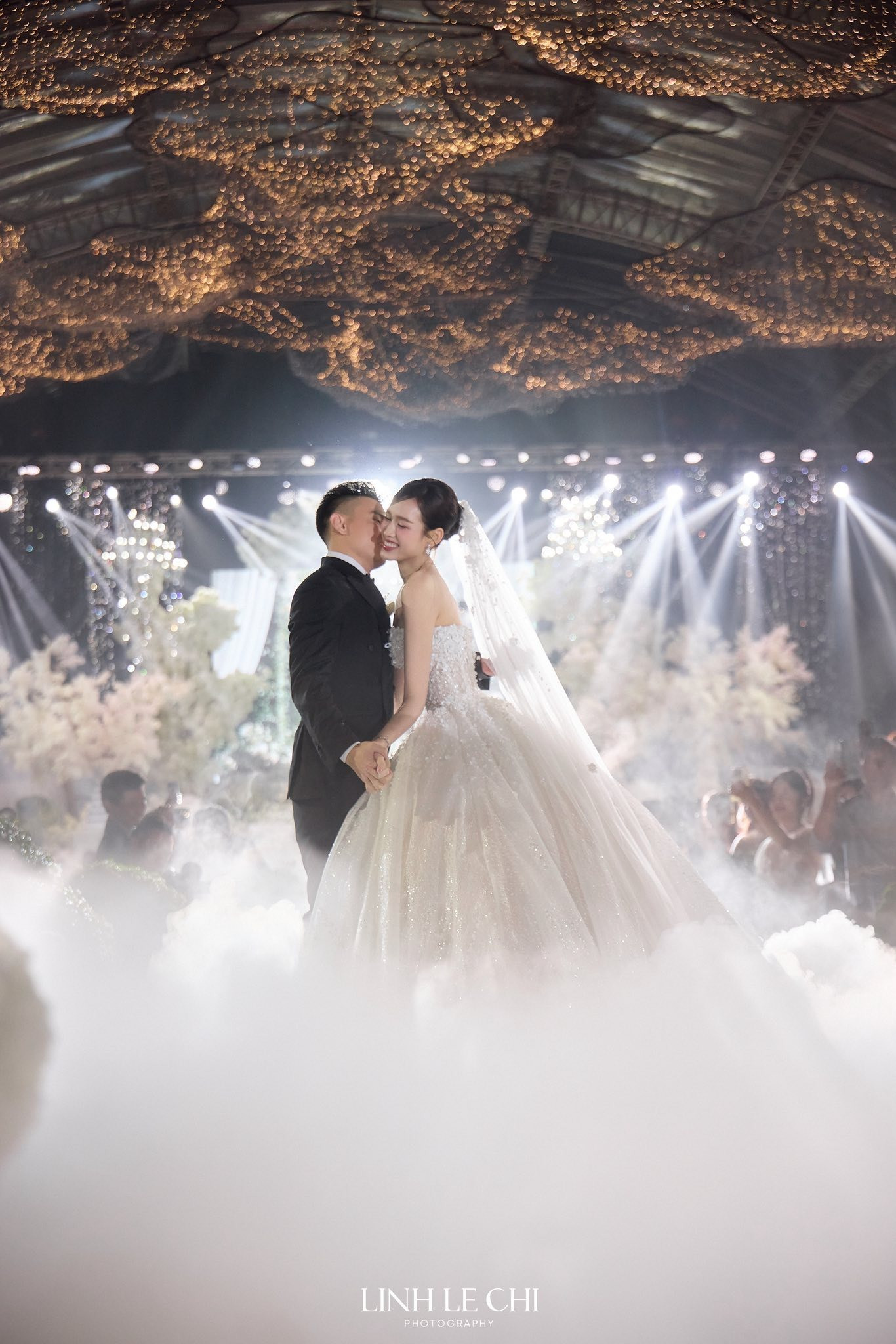 Lý do hài hước khiến chú rể Viết Vương không dám hôn cô dâu Đỗ Thị Hà trong đám cưới