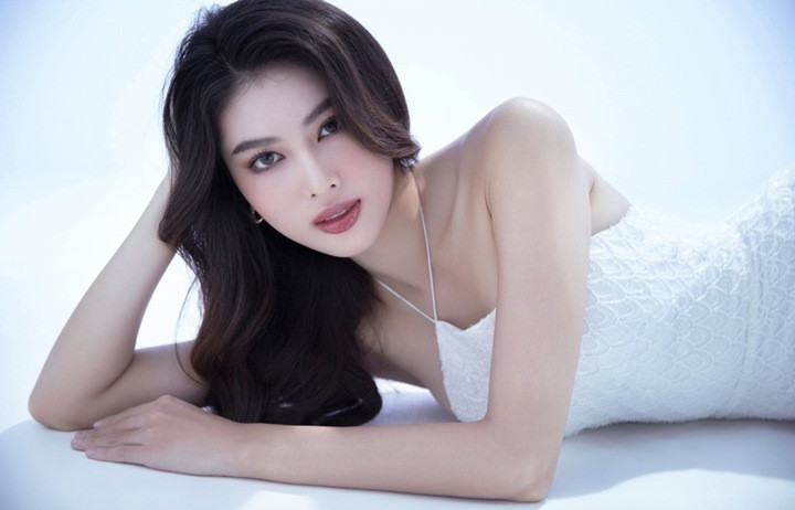 Á hậu Ngọc Thảo kín tiếng chuyện đời tư.