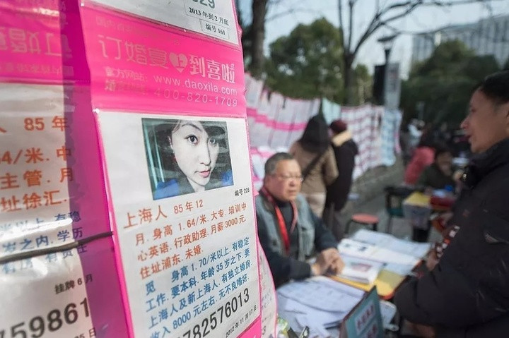 Một tấm áp phích tại một phiên chợ hôn nhân ở Trung Quốc.