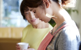 Mẹ chồng nhất quyết không cho tôi về ngoại ở cữ với lý do khó lòng chấp nhận được - Ảnh 1.