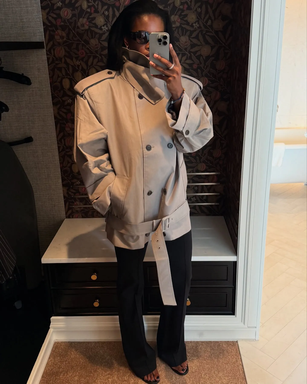 Sức hút áo khoác cổ ống mùa Thu - Đông 2025 không thể cưỡng lại - Ảnh 3.