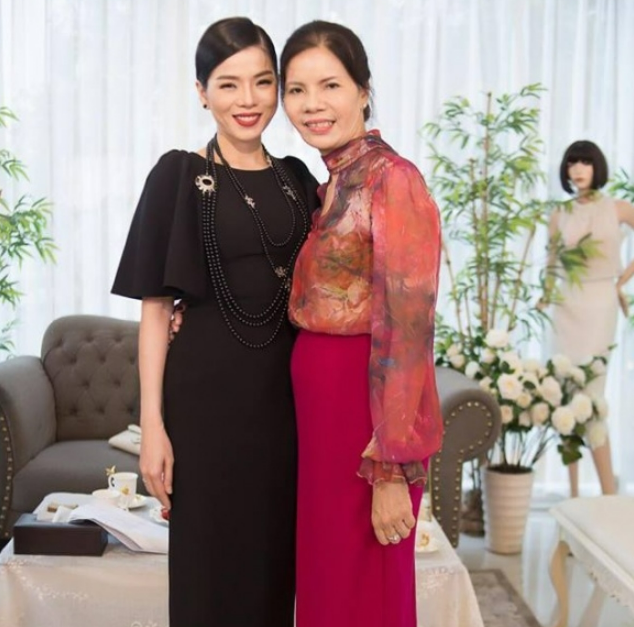 Vũ Thu Phương khoe mẹ ruột U70 trẻ đẹp không kém gì con gái