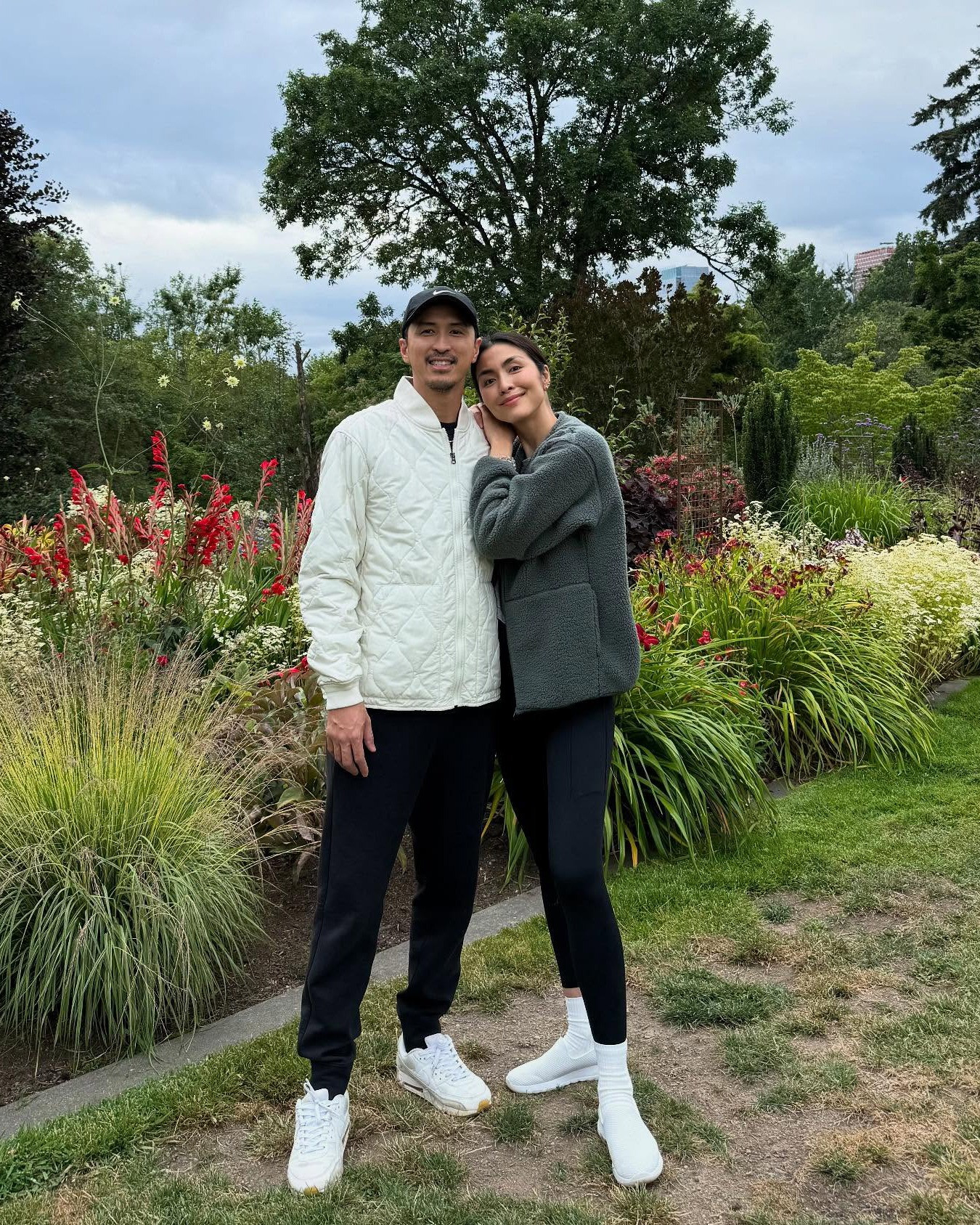 Ông xã khoe ảnh ngọt ngào bên Tăng Thanh Hà 13 năm bên nhau vẫn mặn nồng