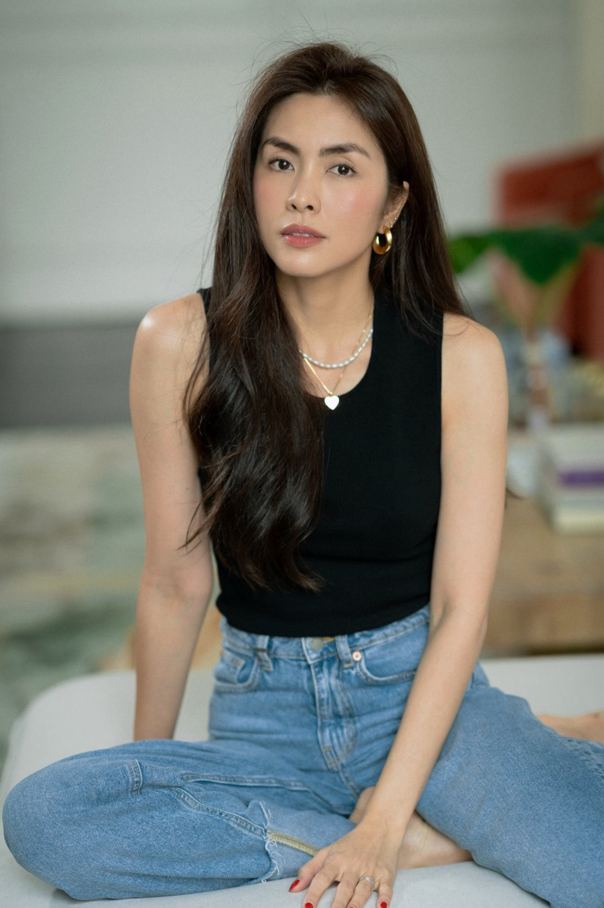 cuoc song vien man cua tang thanh ha ben chong con hinh anh 1