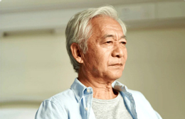 Nỗi đau của cụ ông bị con đuổi ra khỏi nhà giữa trời giá rét sau khi sang tên tài sản cho cháu trai thừa kế - Ảnh 2.