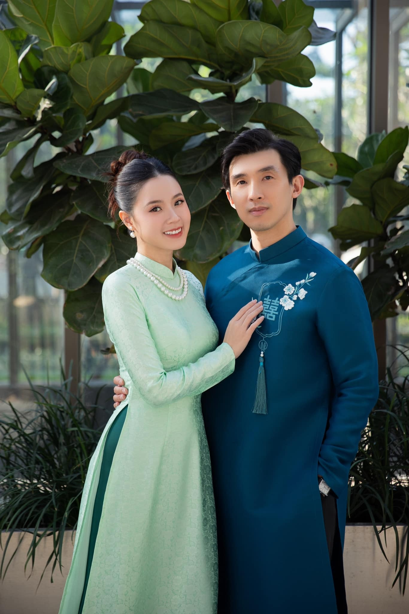 Rò rỉ loạt ảnh lộ rõ mối quan hệ của Midu với bố mẹ chồng đại gia