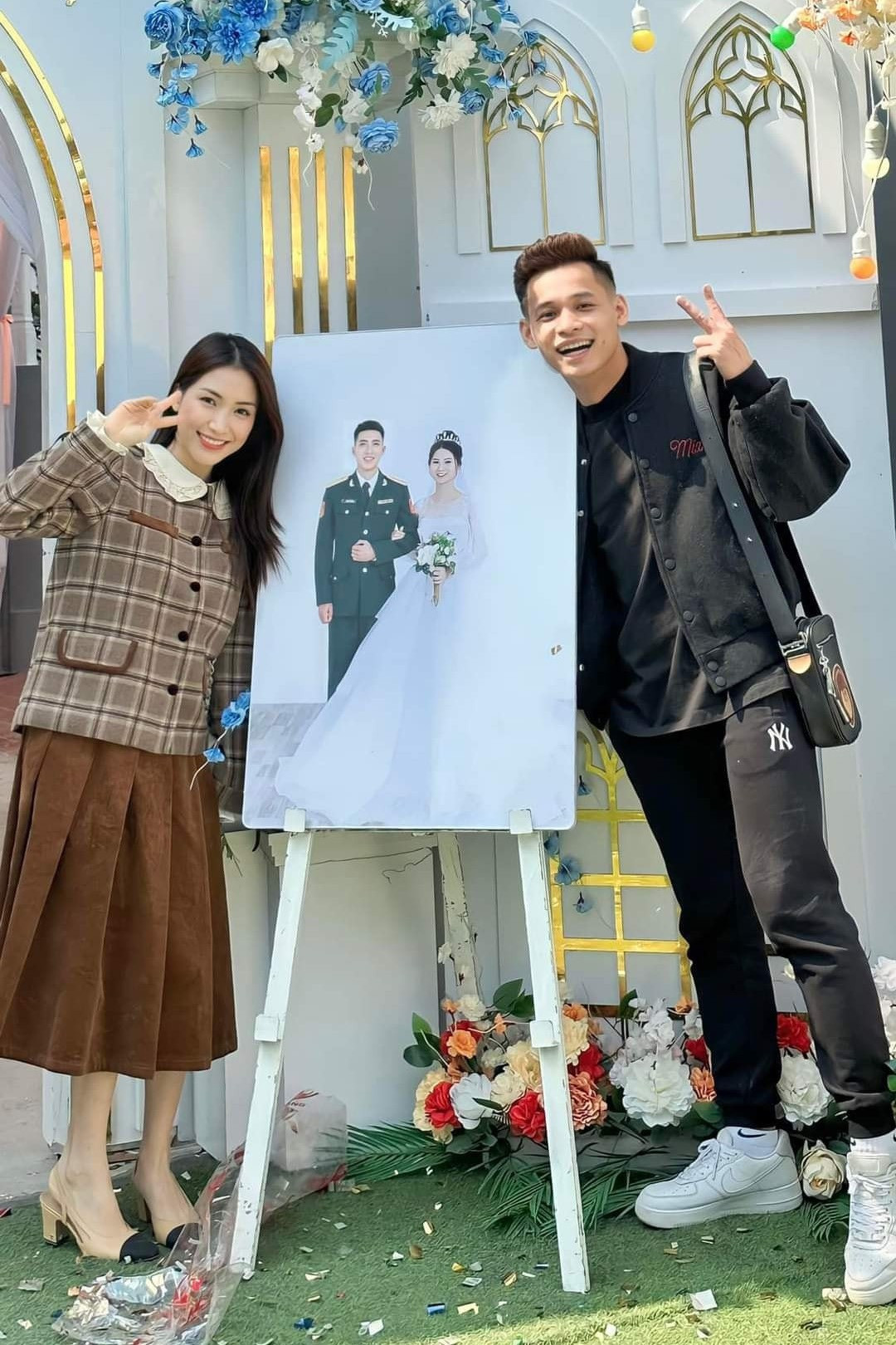 Chiến thần ngoại giao Hòa Minzy đi ăn cưới cả showbiz nhưng chưa bao giờ mặc xấu