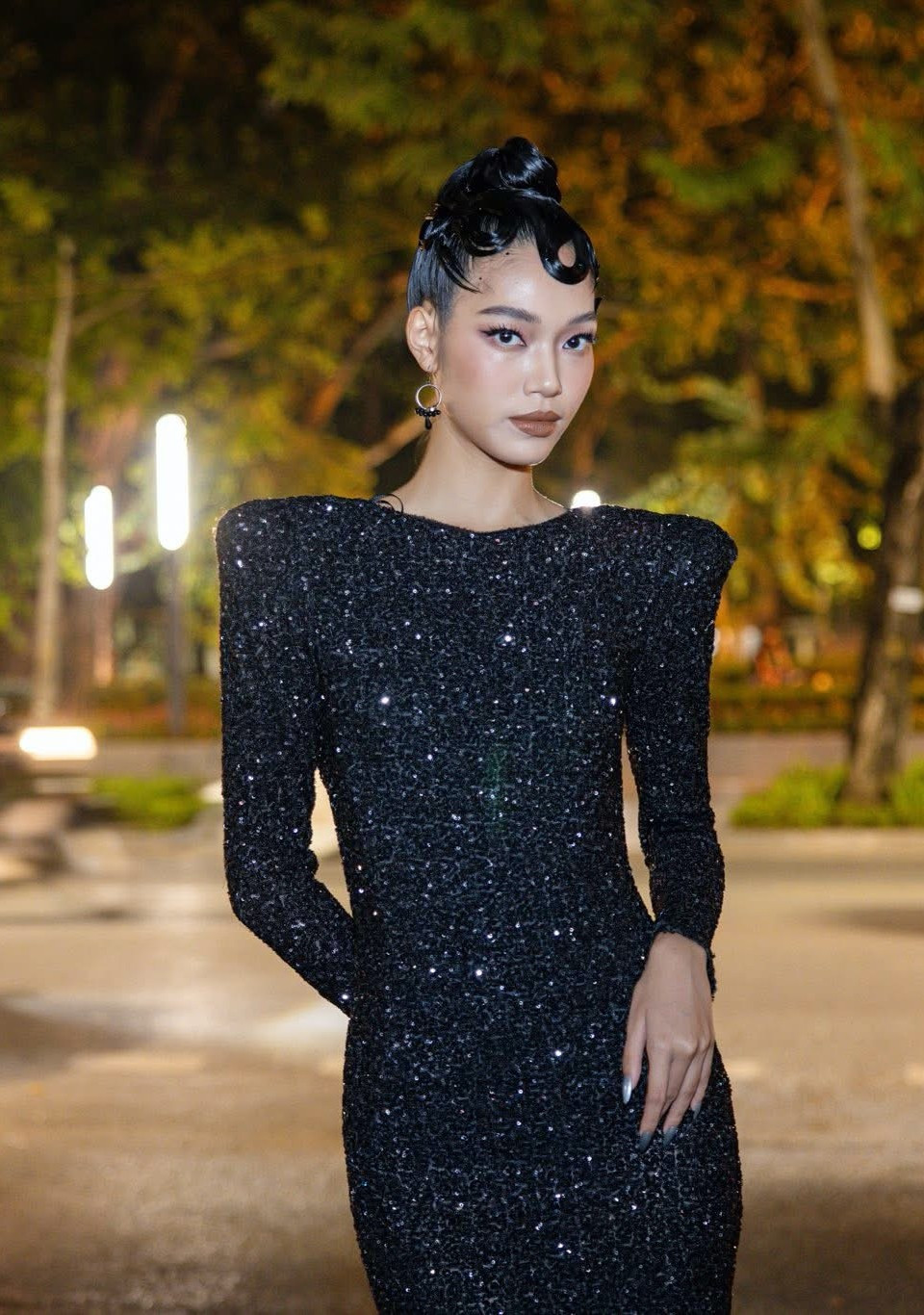 Mai Hoa tự tin thể hiện phong cách thời trang Sau đăng quang Vietnam ’ s Next Top Model 2025 - Ảnh 7.