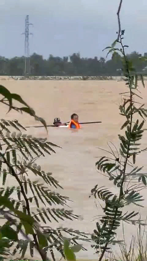 NÓNG: 8 người trong gia đình ở Đà Nẵng ngạt khí lúc mưa lũ, 1 người chết - Ảnh 1.