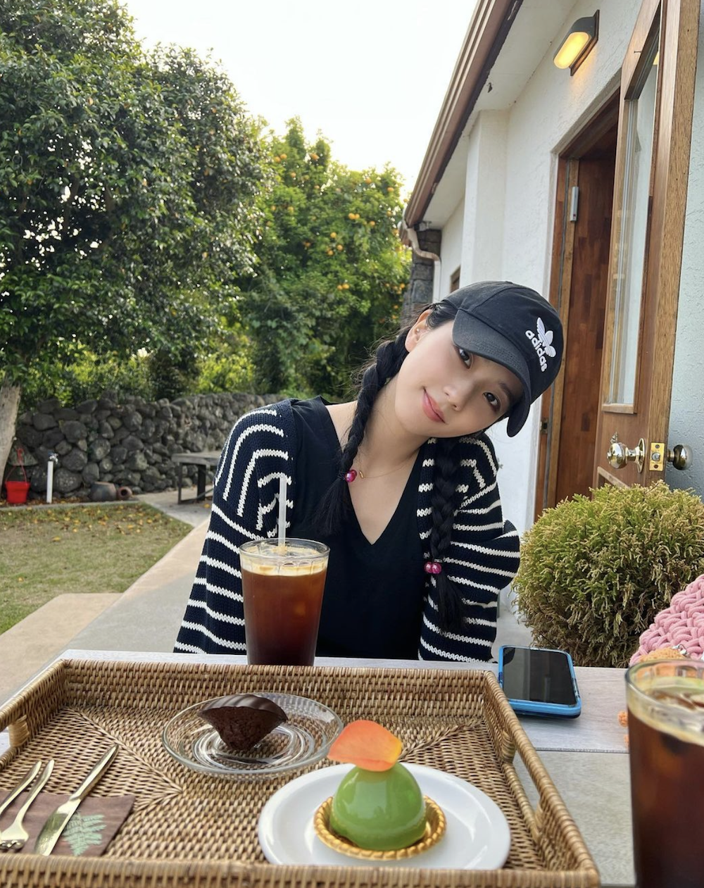 Bí quyết giữ làn da không tuổi của Jisoo BLACKPINK Với 5 thói quen đơn giản - Ảnh 4.