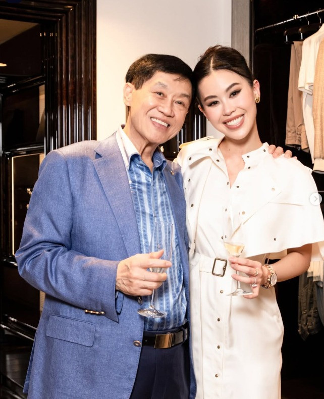 Khui xuất thân chàng trai ngoại quốc sắp làm rể tỷ phú  Johnathan Hạnh Nguyễn