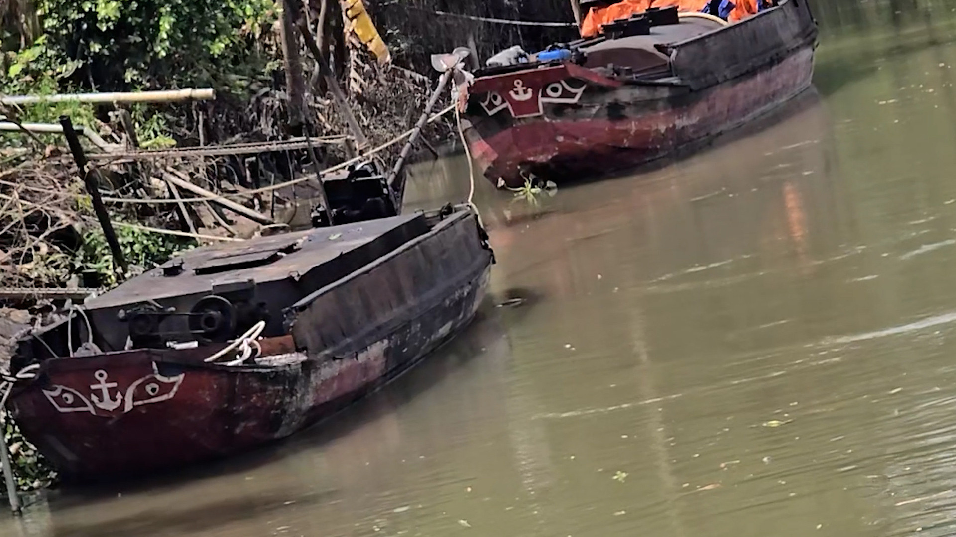 Về thủ phủ công khai dựng xưởng, nổi lửa ‘nấu’ dầu diesel bằng nhớt thải - 3