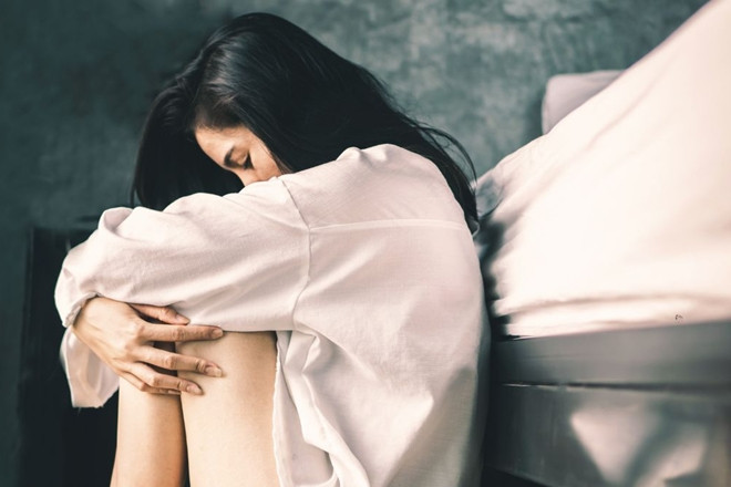 Đi làm tích cóp gửi tiền về báo hiếu bố mẹ một hôm vô tình mở cuốn sổ tiết kiệm của mẹ ra khiến tôi lặng người