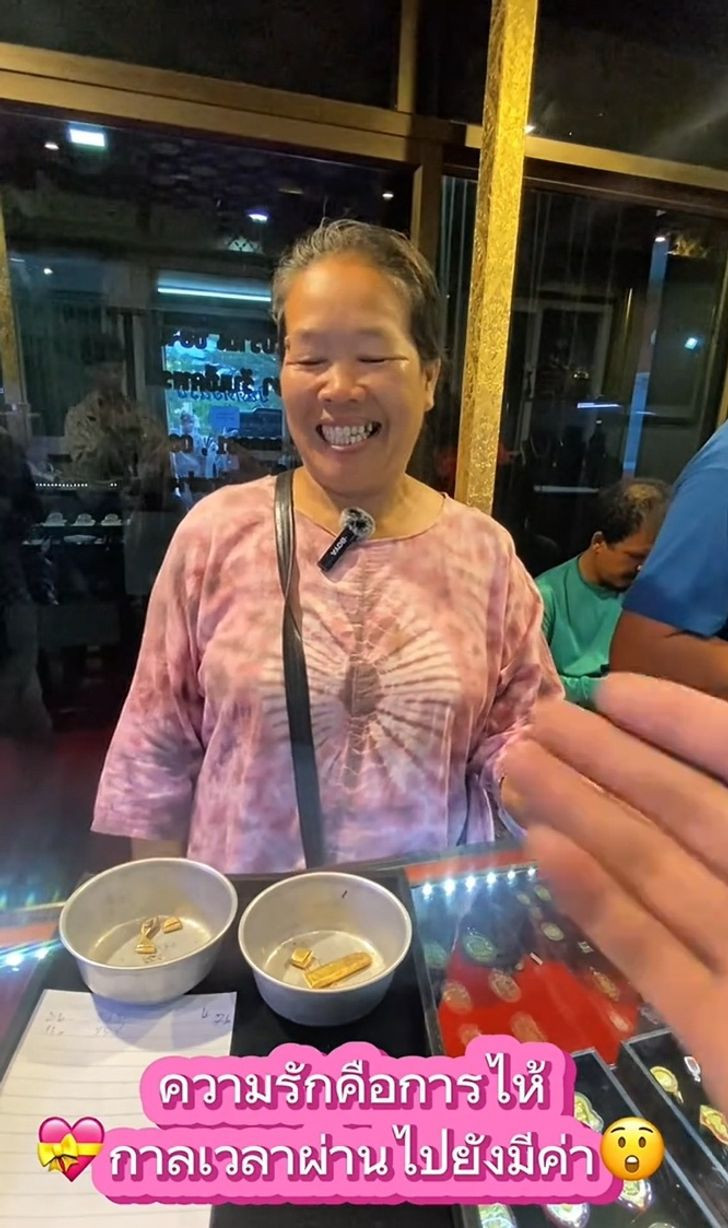 Mang vàng bạn trai cũ tặng đi bán, người phụ nữ sốc nặng khi biết giá trị - Ảnh 2.