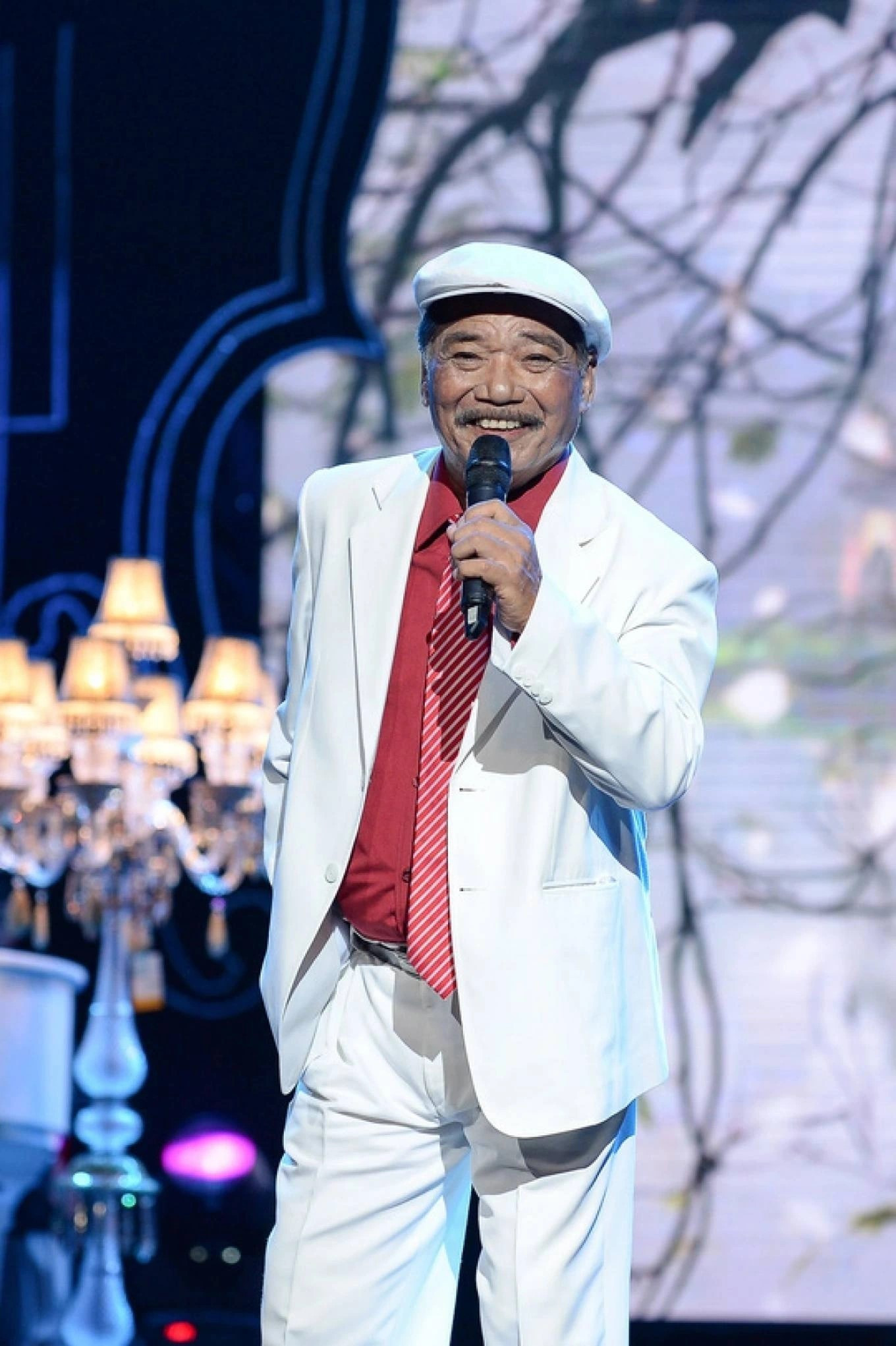 NSND Trần Hiếu: Người nghệ sĩ không ngừng hát giữa cơn bạo bệnh - Ảnh 1.