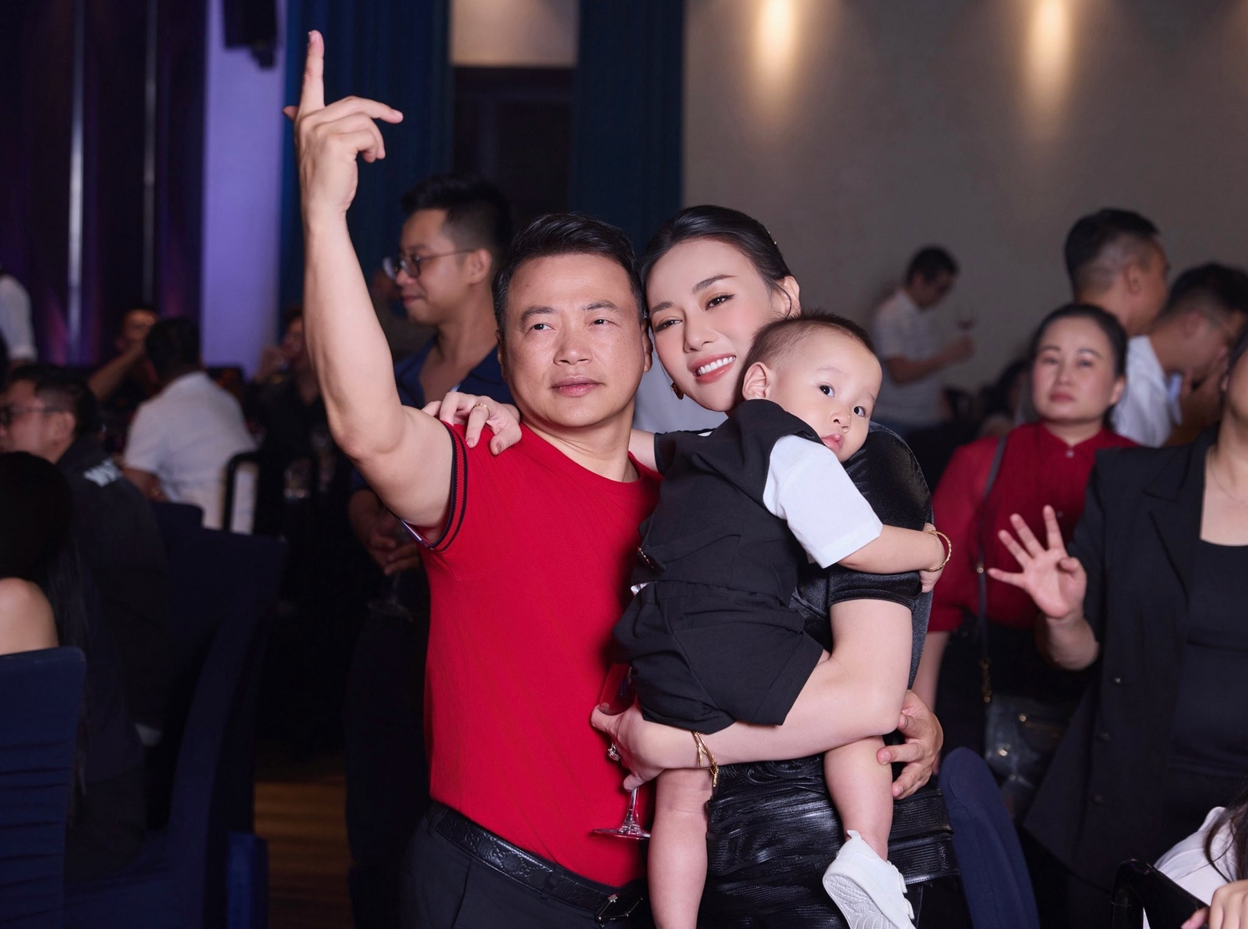 Phương Oanh ra sao giữa ồn ào của Shark Bình