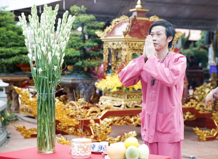 'Vua hài' đi bán mía từ 10 tuổi, giờ sở hữu nhà thờ 100 tỷ đồng - 3