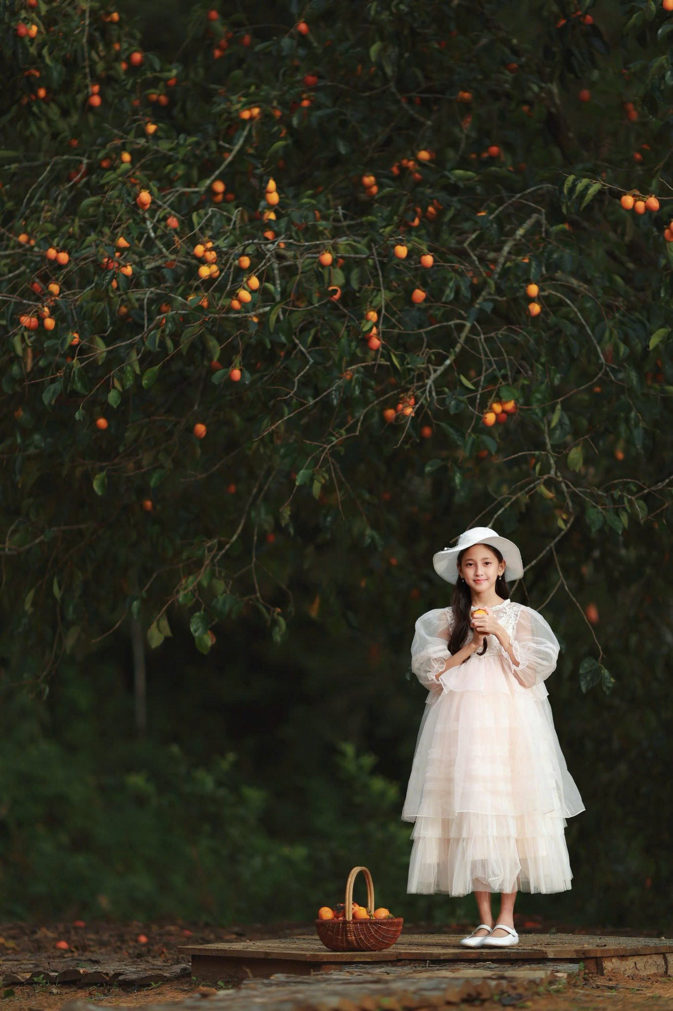 Con gái Hoa hậu Hà Kiều Anh trong trẻo, thuần khiết như 'nàng thơ'  - Ảnh 4.