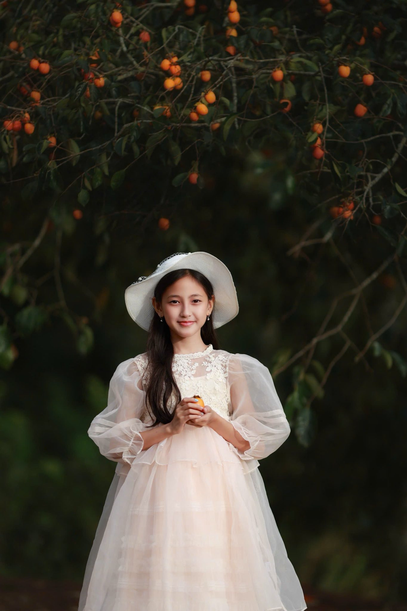 Con gái Hoa hậu Hà Kiều Anh trong trẻo, thuần khiết như 'nàng thơ'  - Ảnh 6.