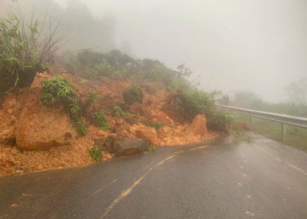 Đèo Đại Ninh sạt lở nghiêm trọng, giao thông nối Phan Thiết   Đà Lạt tê liệt.jpg
