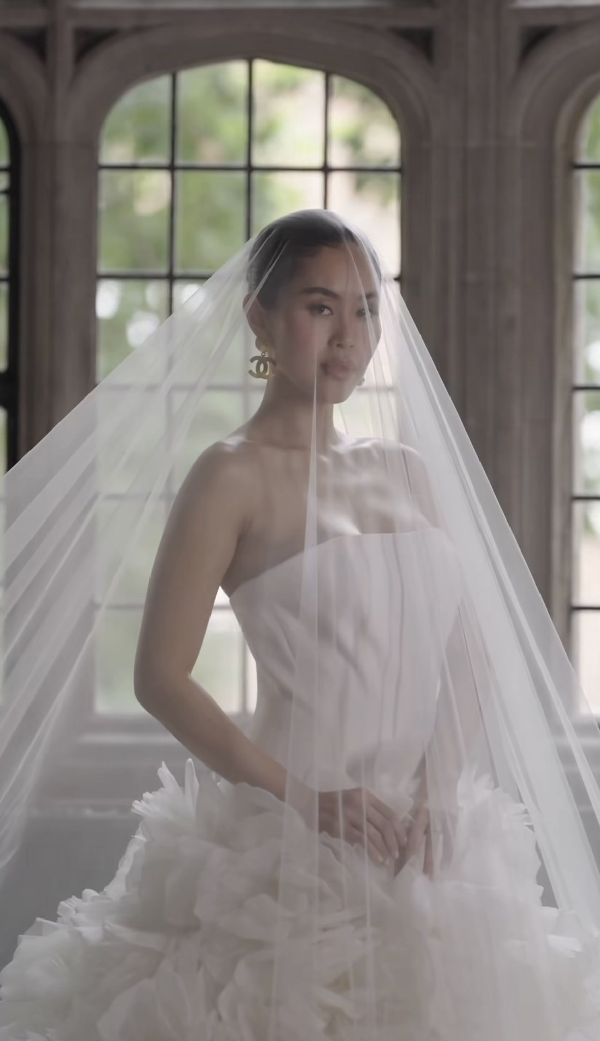 Hậu trường chụp ảnh cưới bóc trần nhan sắc thật của ái nữ nhà tỷ phú Johnathan Hạnh Nguyễn