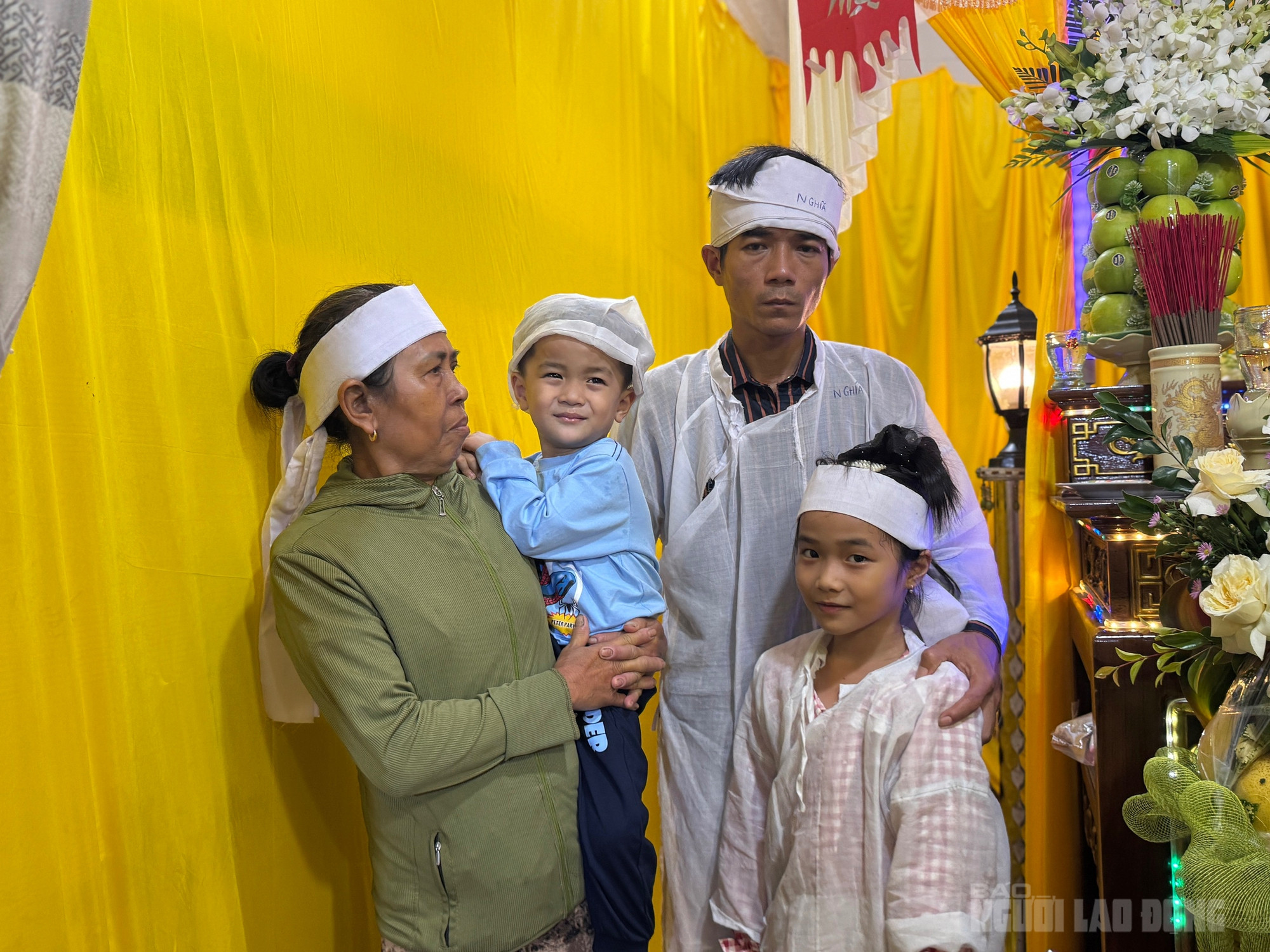 Nữ công nhân Đà Nẵng bị lũ cuốn trôi để lại hai con nhỏ mồ côi - Ảnh 1.