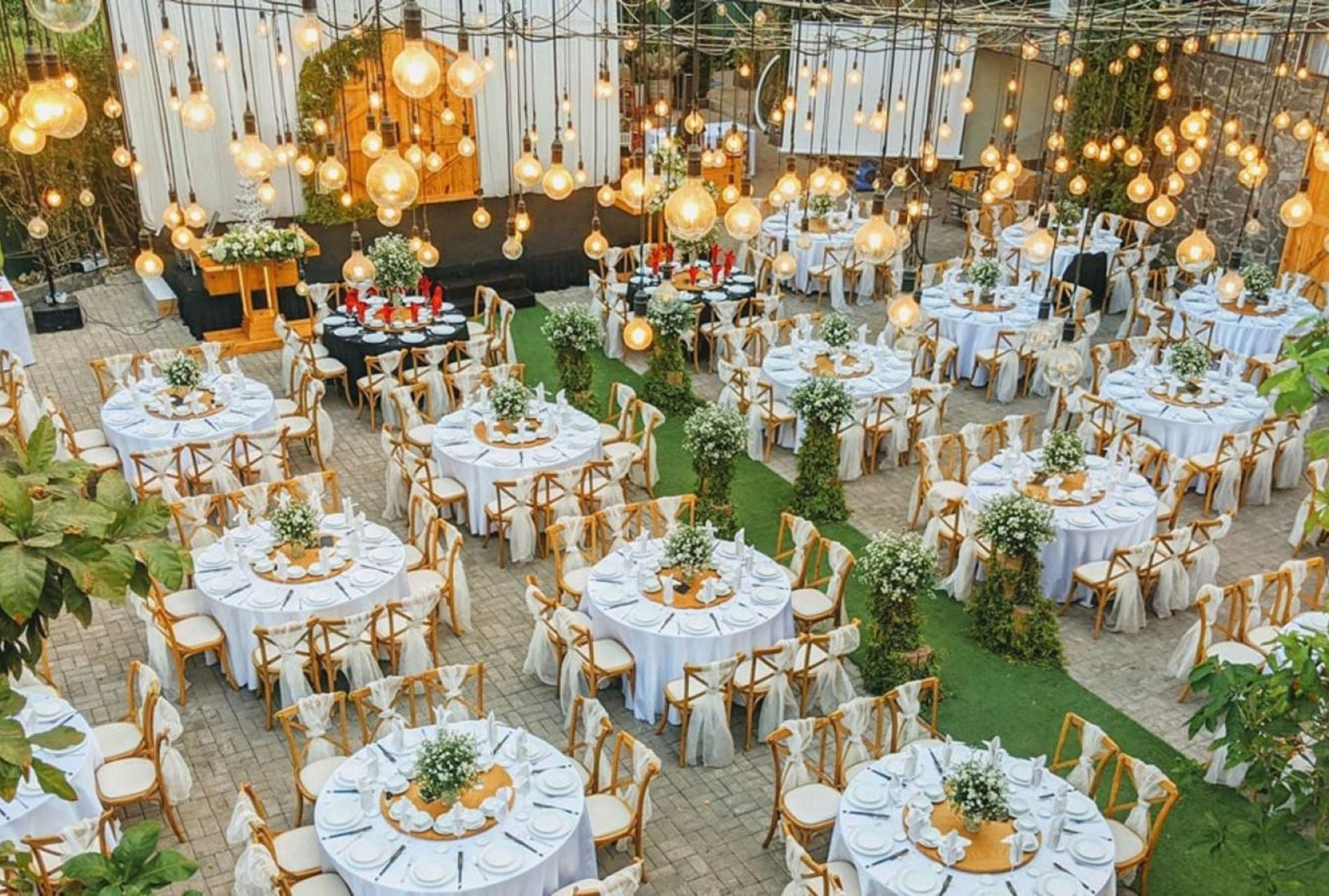 Chú tôi đặt 100 bàn tiệc cưới xa hoa cho con nhưng làng xóm không ai đến: Khi tiền không mua được nghĩa tình - Ảnh 1.