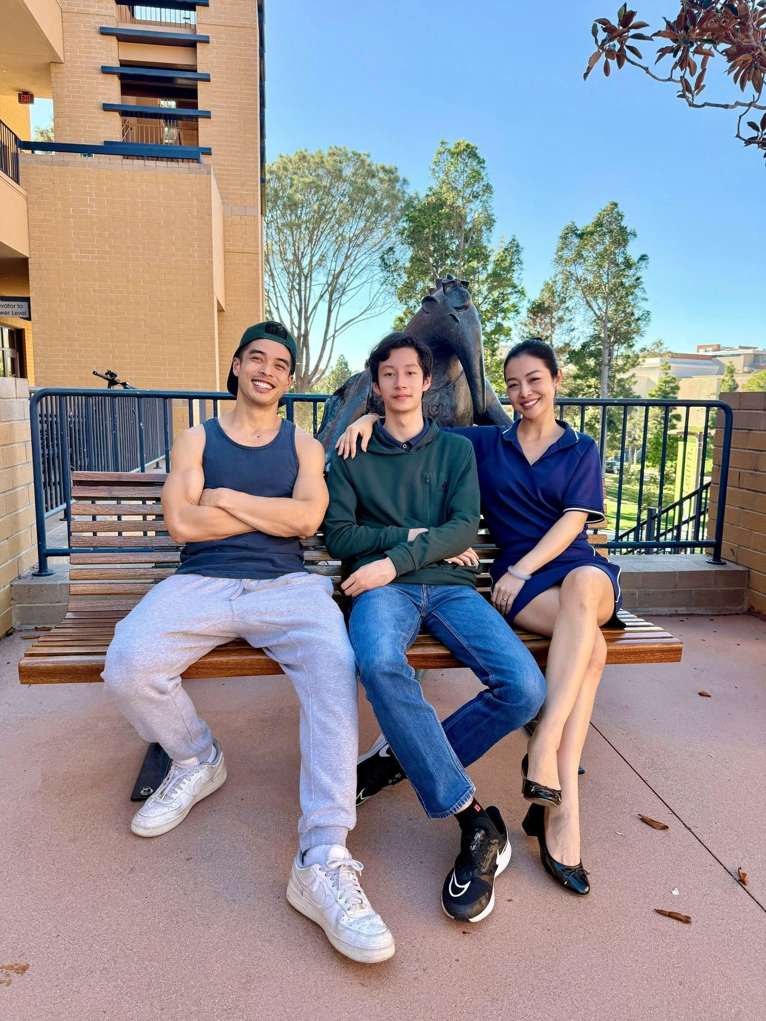 Con trai Jennifer Phạm và Quang Dũng cắt phăng mái tóc dài ngoại hình chuẩn soái ca