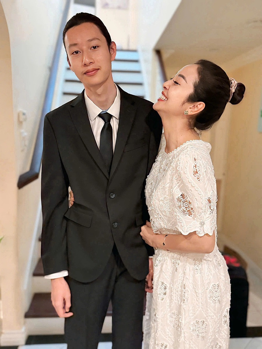 Con trai Jennifer Phạm và Quang Dũng cắt phăng mái tóc dài ngoại hình chuẩn soái ca