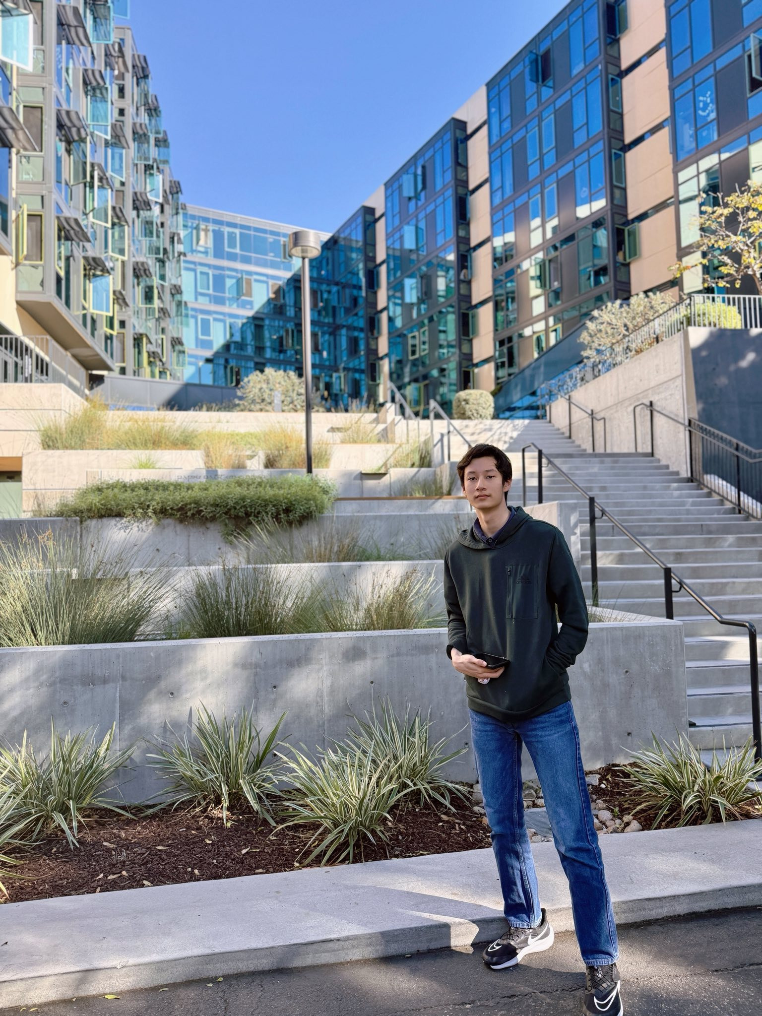 Con trai Jennifer Phạm và Quang Dũng cắt phăng mái tóc dài ngoại hình chuẩn soái ca