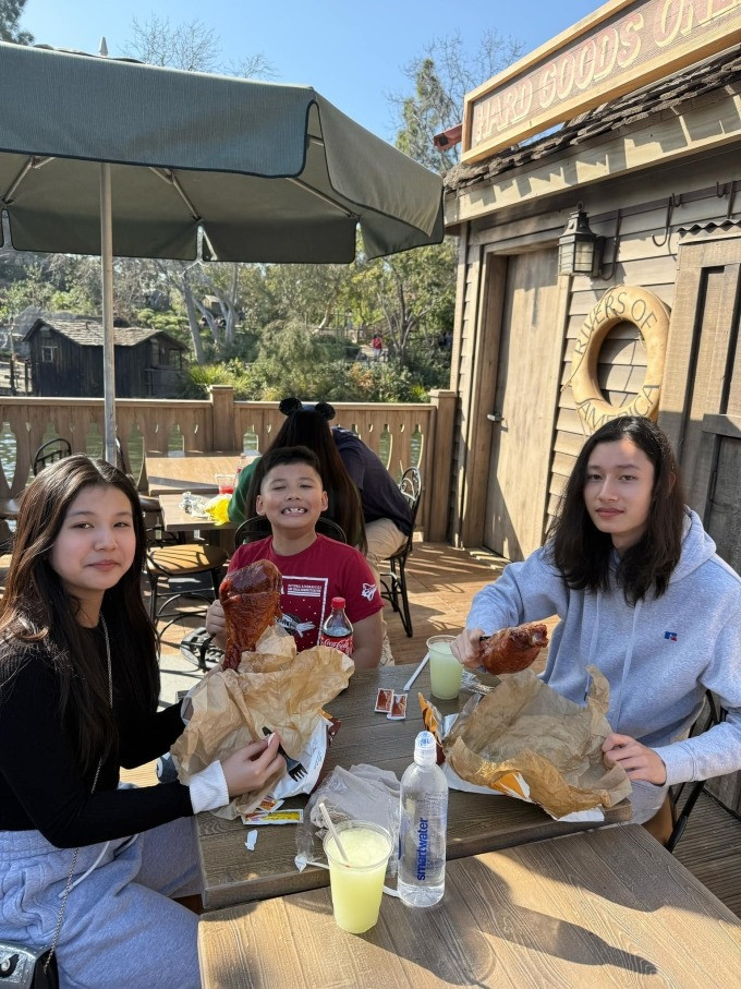 Con trai Jennifer Phạm và Quang Dũng cắt phăng mái tóc dài ngoại hình chuẩn soái ca