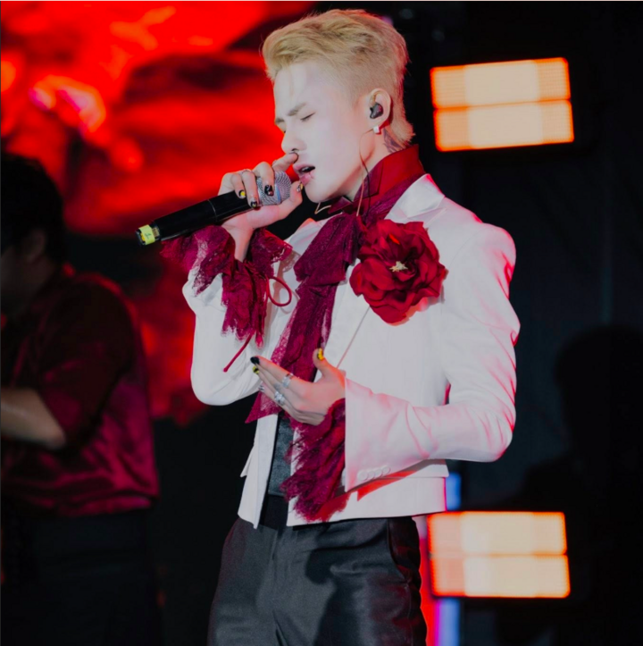 Jack gây tranh cãi về màn biểu diễn hát ca từ phản cảm ngày 16/10 tại Hà Nội.