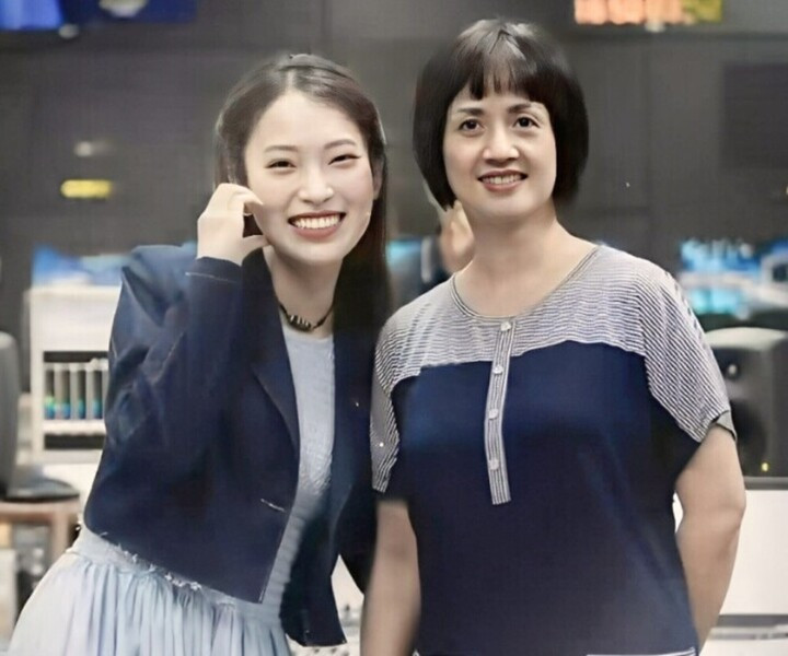 Khoảnh khắc 2 thế hệ dẫn chương trình