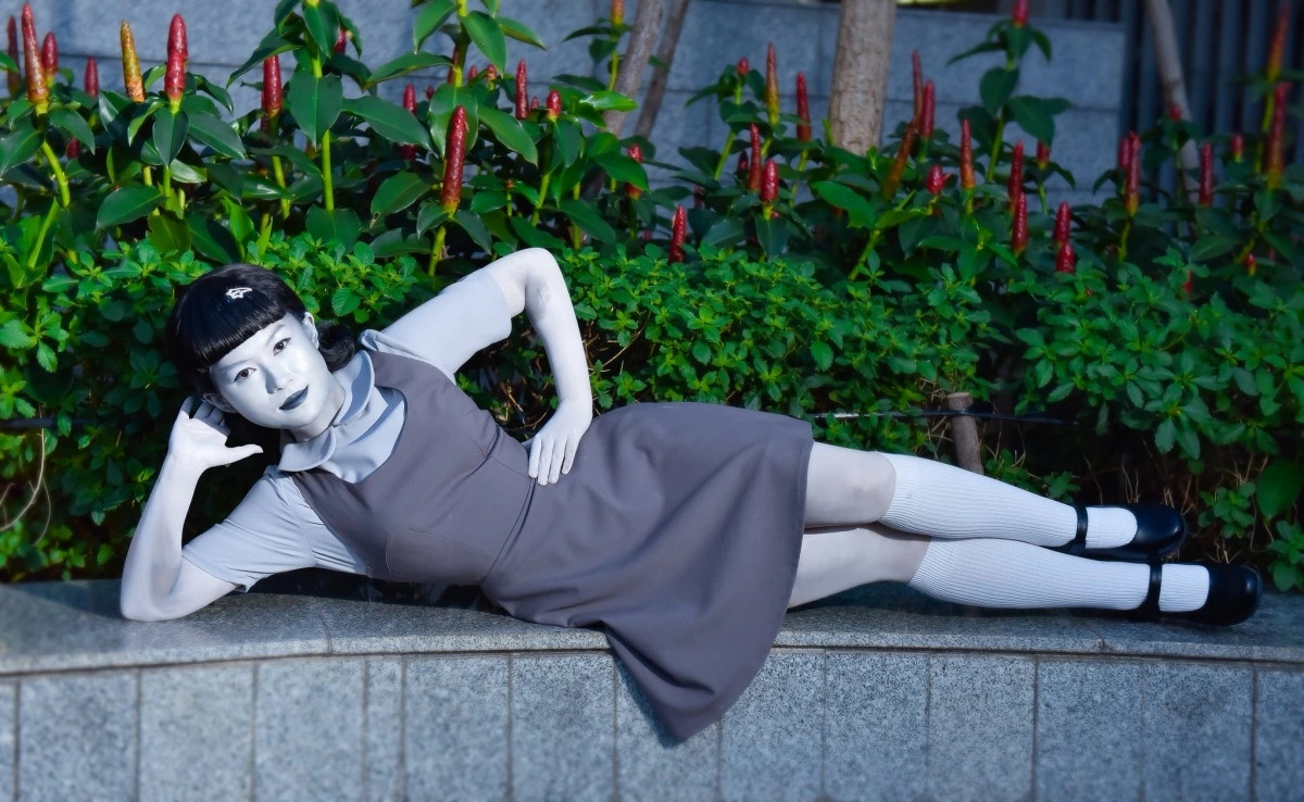 sao viet hoa trang thanh nhan vat squid game, cong chua va tac ke dip hallowen hinh anh 7