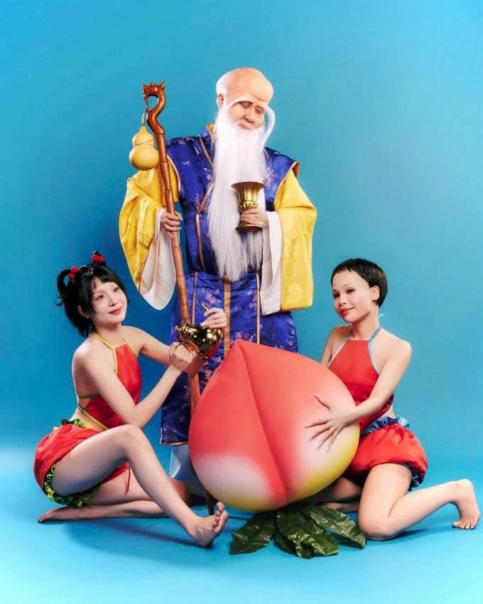 sao viet hoa trang thanh nhan vat squid game, cong chua va tac ke dip hallowen hinh anh 3