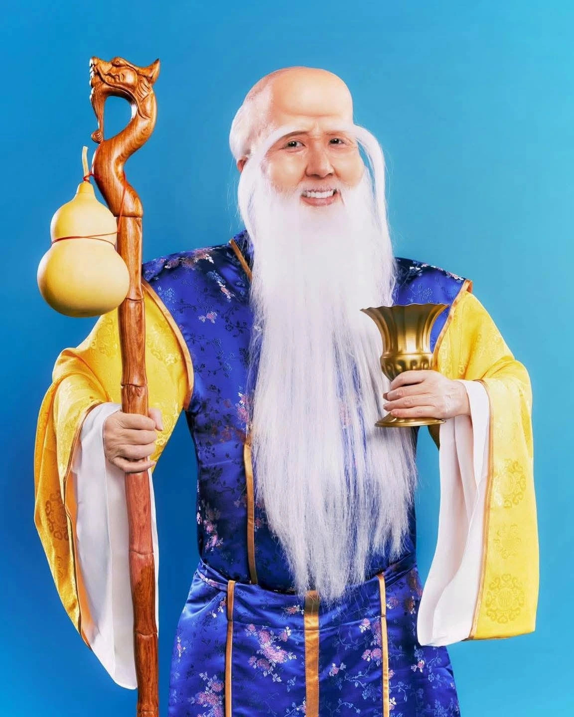 sao viet hoa trang thanh nhan vat squid game, cong chua va tac ke dip hallowen hinh anh 4