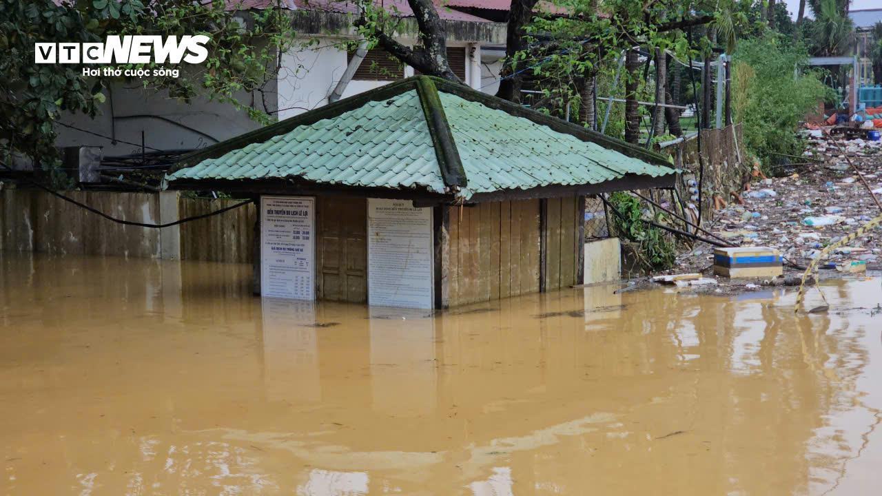 TP Huế hoang tàn, bị rác và bùn bủa vây sau trận 'đại hồng thuỷ' - 2